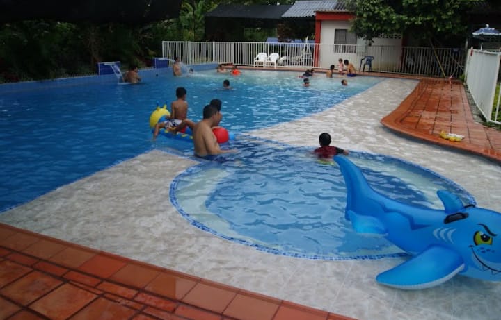 Piscina en Villa Sayi
